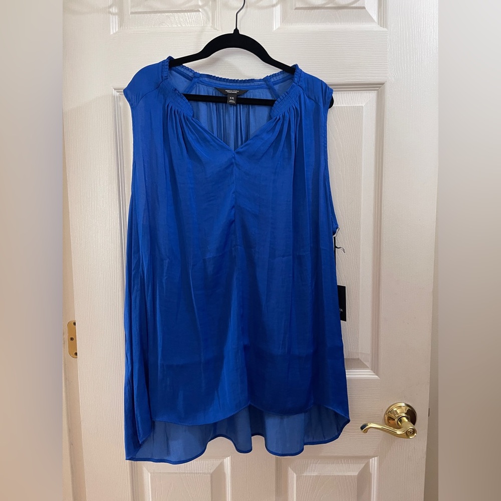 Sleeveless, Flowing “Simply Vera” Vera Wang top for summer